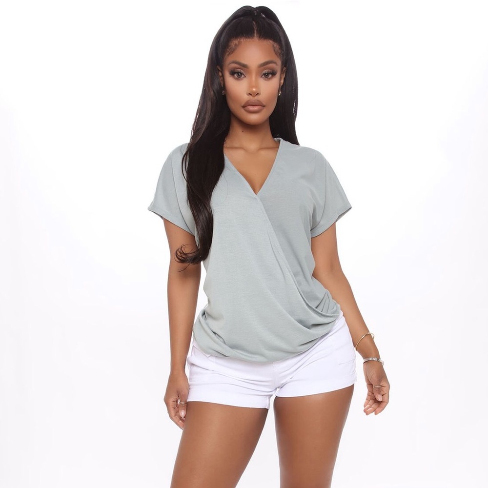 FASHION NOVA twist front blouse 💚